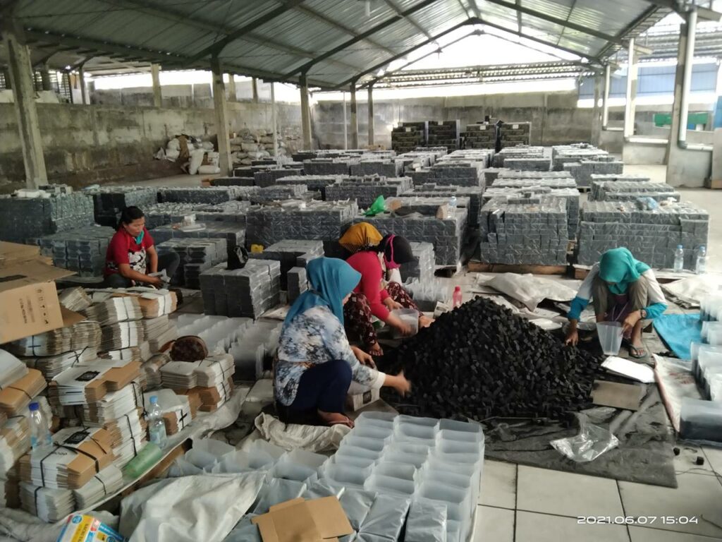 indonesian Coconut Shell Charchoal Briquettes Manufacturer